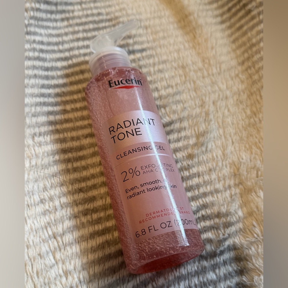 Eucerin Radiant Tone Cleansing Gel 2% Exfoliating AHA Complex 6.8 FL OZ New - Picture 3 of 6